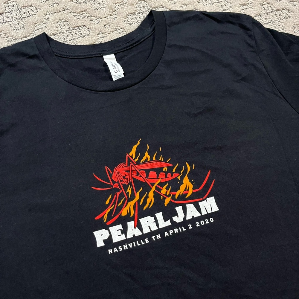 🎸 '20 Pearl Jam Band PJ Nashville Tenn. Red Mosquito ano Code Theme UNWORN Tee